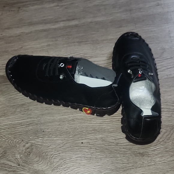 PU Leather Round Toe Slip-Ons - Picture 3 of 4